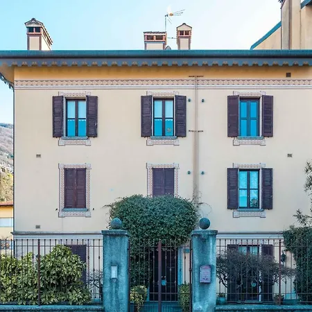 Porto Azzurro Varenna