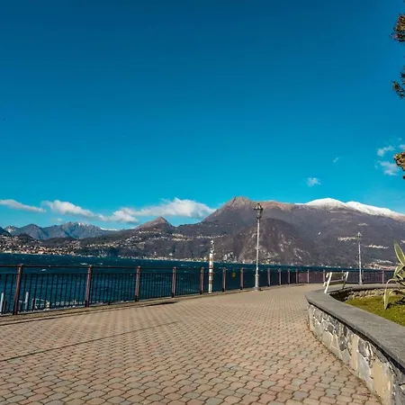 Porto Azzurro Varenna